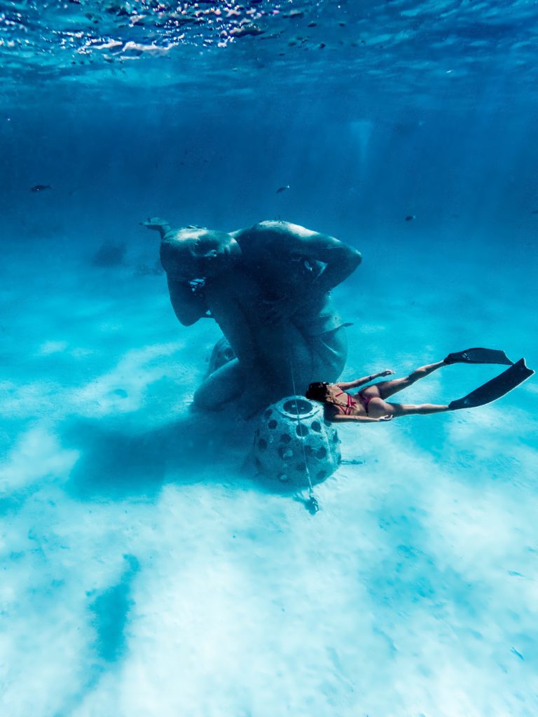 freediving in Nassau, Bahamas with statues, travel guide