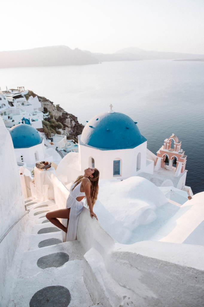 Santorini is a dream, the breathtaking Oia with its white washed houses and iconic blue domes and windmills always leaves me speechless. Perfect for honeymoons or romantic getaways, it’s one of the best destinations in Europe. Read this complete travel guide on what to do in Santorini in 4 days for the best sunset spots, what to do in Santorini, my favorite hotels and the complete travel guide. Greece | greek islands | instagram spots | best hotels | travel guide | santorini caldera | greece photography | travel itinerary | where to stay in Santorini | best hotels with private pool | travel tips
