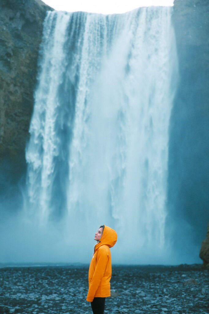 cascada de un viaje a islandia